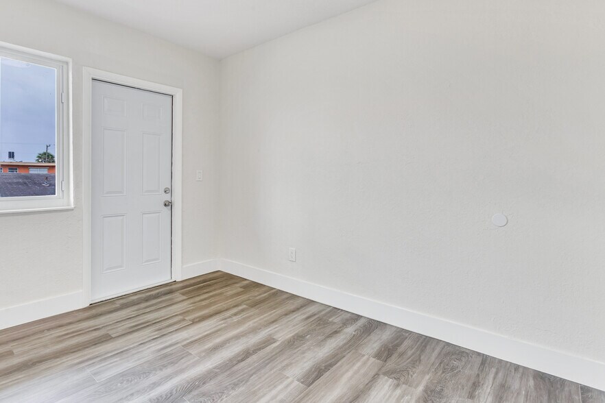 More Photos Of 1430 NW 2nd Ave, Florida City Apartments For Sale