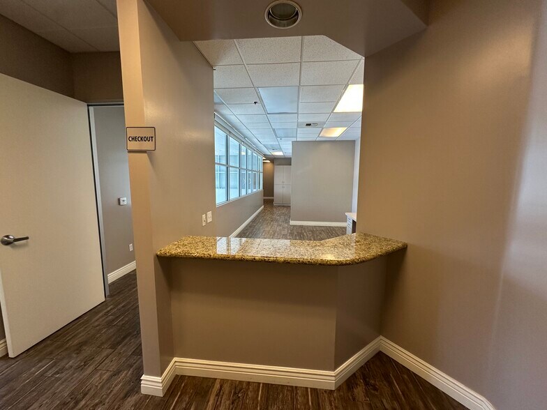 More Photos Of 2901 Sillect Ave, Bakersfield Medical For Lease
