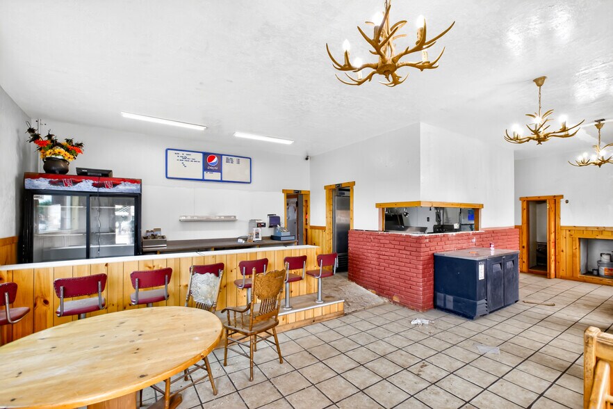 More Photos Of 100 Main St, Moro Specialty For Sale