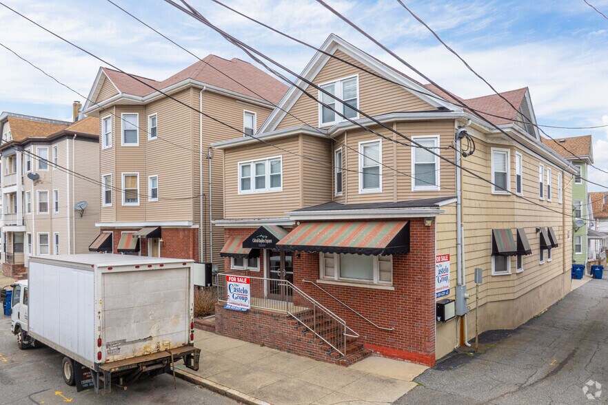 More Photos Of 512 N Front St, New Bedford Storefront Retail Residential For Sale