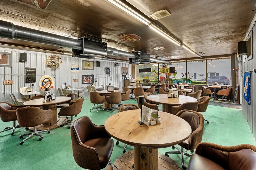 More Photos Of 518 N Harrison St, Alexandria General Retail For Sale