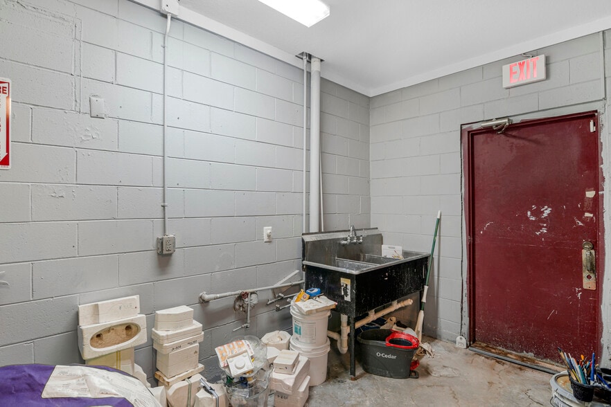 More Photos Of 315 S Welborn St, Hinesville Office For Sale