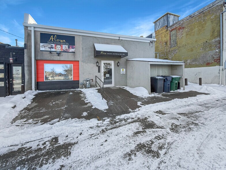 More Photos Of 112 N 2nd Ave W, Newton General Retail For Sale