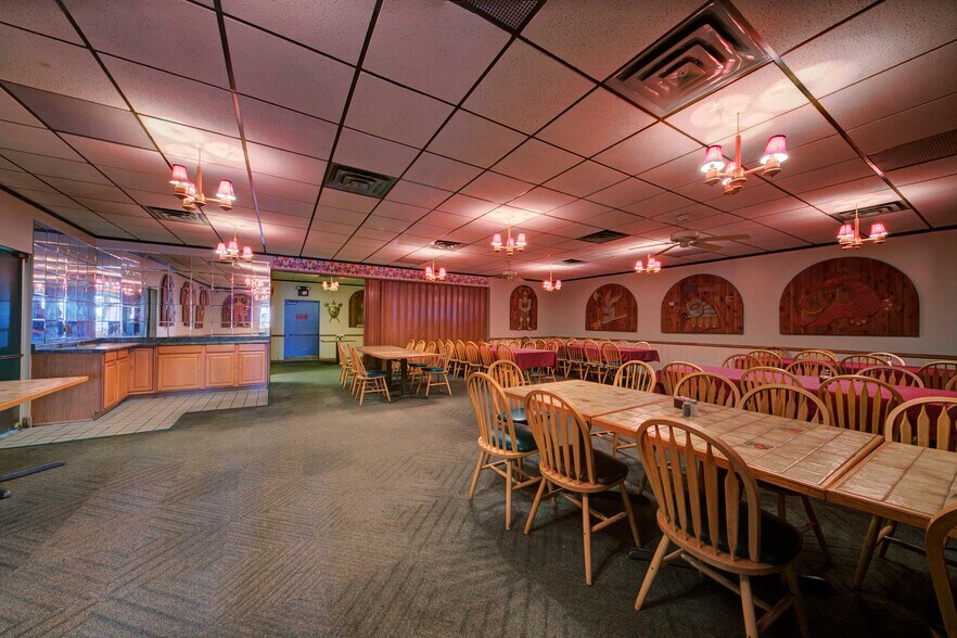 More Photos Of 1744 Biddle Ave, Wyandotte General Retail For Sale