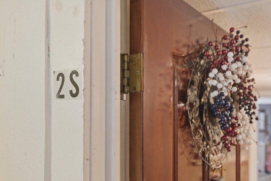 More Photos Of 198 N Main St, Salem Storefront Retail Residential For Sale