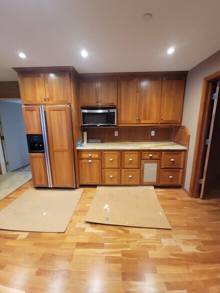 More Photos Of 13419 Fenway Blvd, Hugo Warehouse For Sale