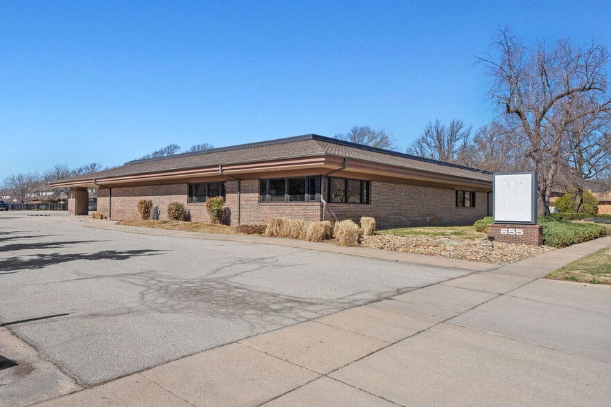Primary Photo Of 655 N Woodlawn St, Wichita Medical For Lease