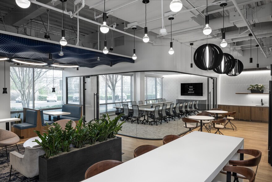 More Photos Of 45600 Woodland Rd, Sterling Unknown For Lease