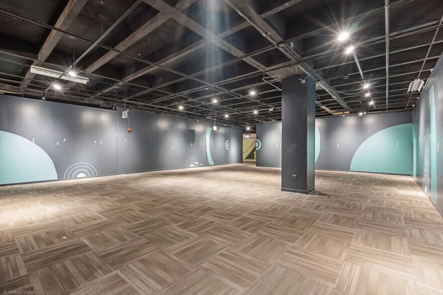 More Photos Of 360 N State St, Chicago General Retail For Sale