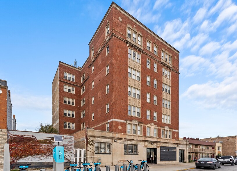 Primary Photo Of 3008 E Cheltenham Pl, Chicago Apartments For Sale