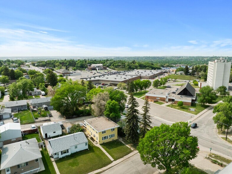 More Photos Of 1104 2nd St SE, Minot Apartments For Sale