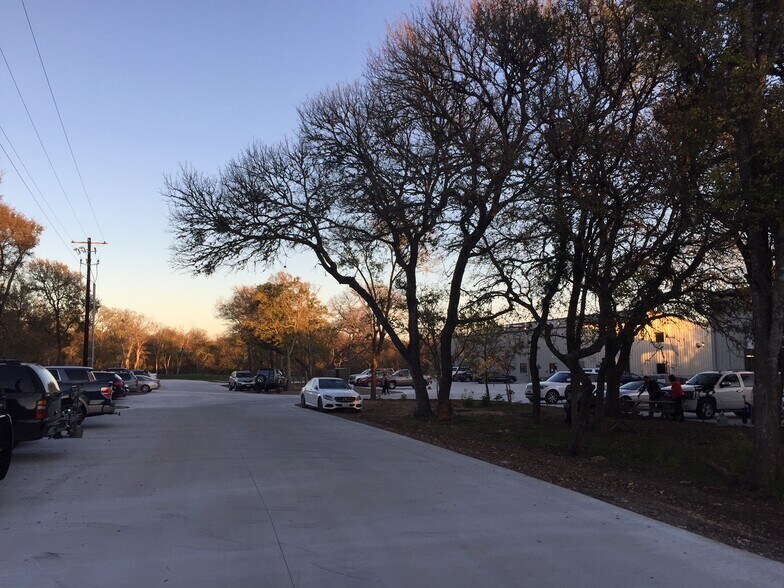 More Photos Of 12701 Lowden Ln, Manchaca Warehouse For Lease