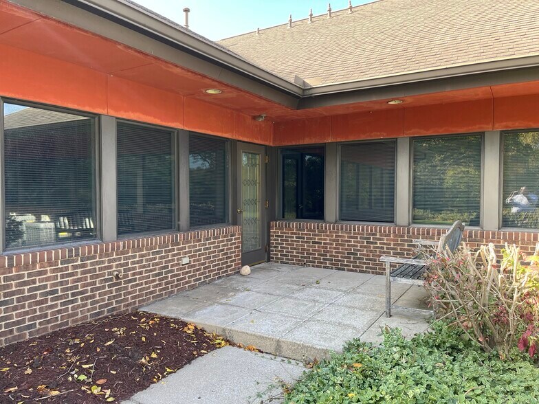 More Photos Of 5770 Nimtz Pky, South Bend Loft Creative Space For Lease