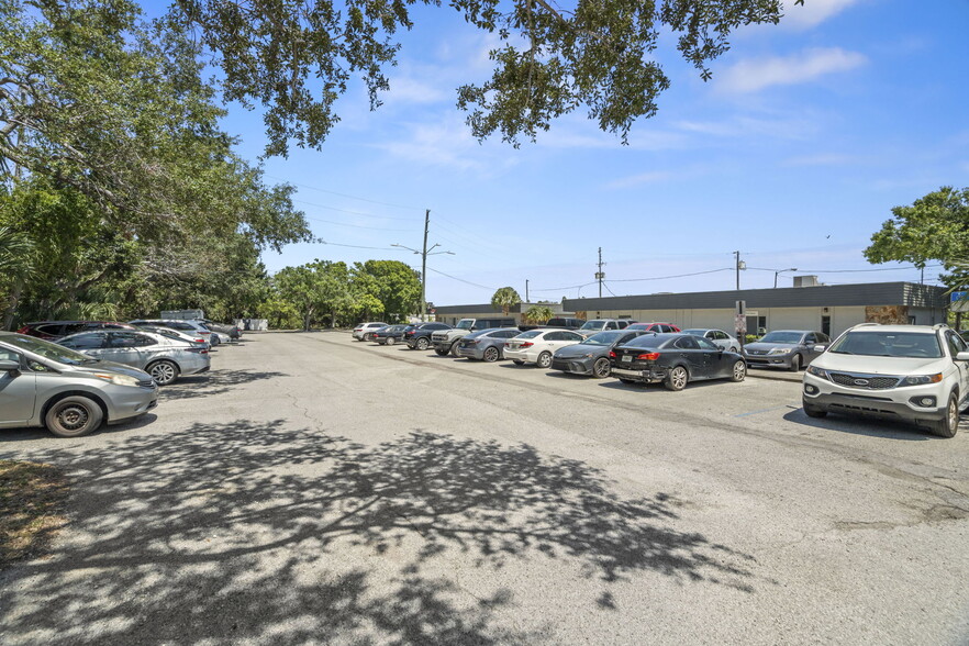 More Photos Of 10333 Seminole Blvd, Largo Office For Sale