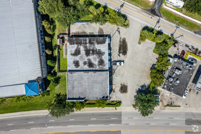 More Photos Of 1357 N Tamiami Trl, North Fort Myers General Retail For Sale