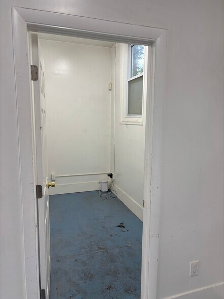 More Photos Of 708 N Division St, Peekskill Restaurant For Lease