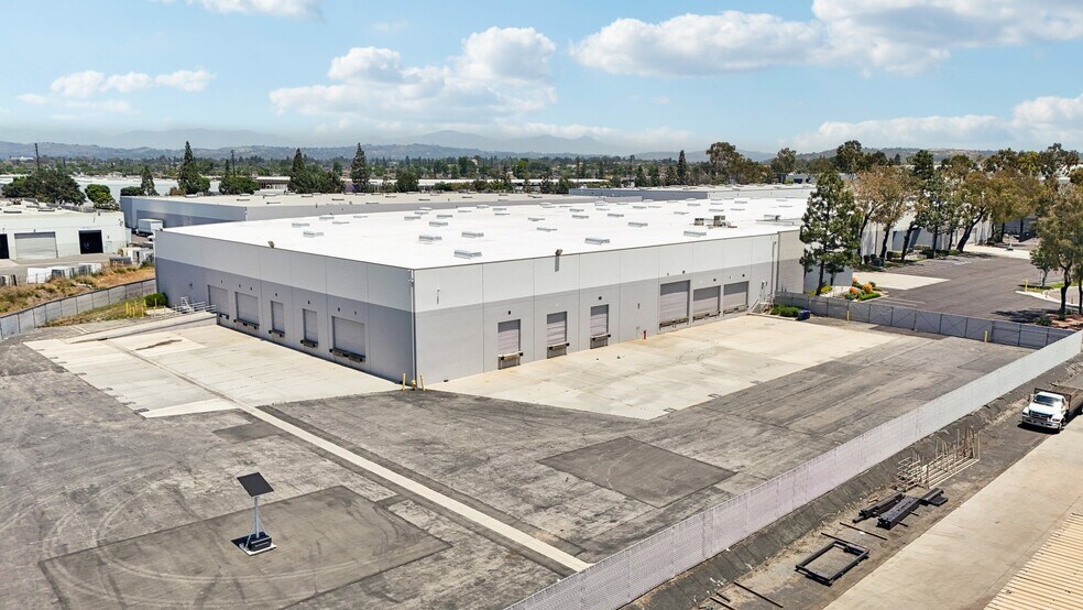 More Photos Of 14647-14667 Northam St, La Mirada Warehouse For Lease