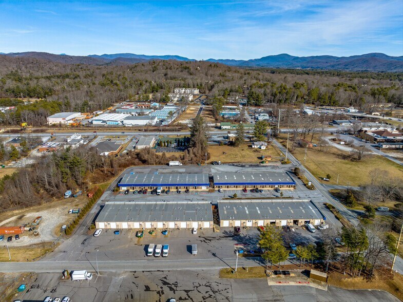 More Photos Of 44 Buck Shoals Rd, Arden Unknown For Lease