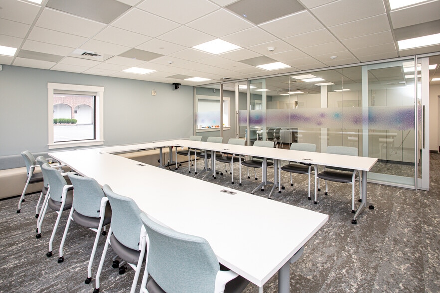 More Photos Of 54 County St, Somerset Bank For Lease