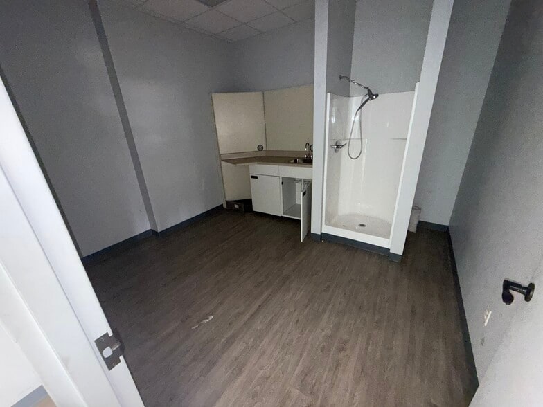 More Photos Of 3466 McCullough Blvd, Belden Storefront For Lease