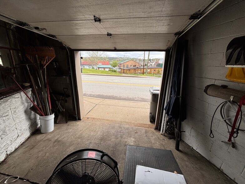 More Photos Of 304 Center Ave, Butler Flex For Sale