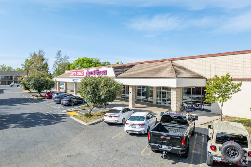 More Photos Of 45 W Main St, Woodland Department Store For Lease