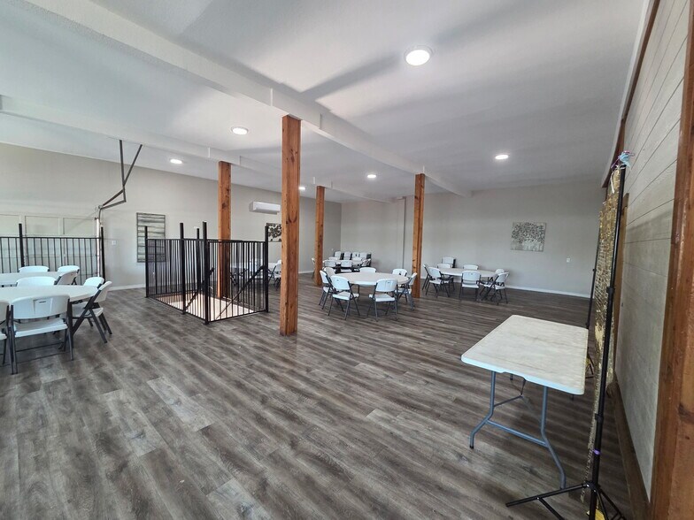 More Photos Of 11457 Dennis Rd, Dallas Apartments For Lease