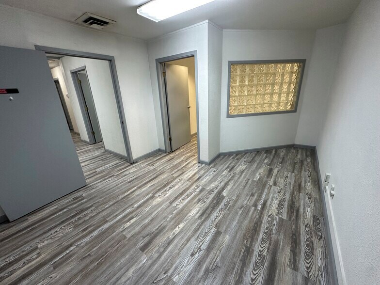 More Photos Of 8700 SW Barbur Ct, Portland Office For Lease