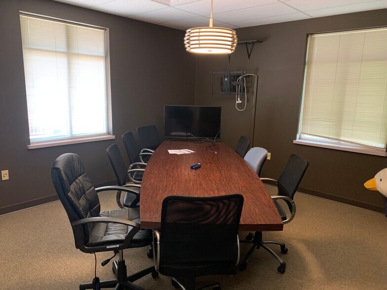 More Photos Of 1001 N Hickory Rd, South Bend Office For Lease