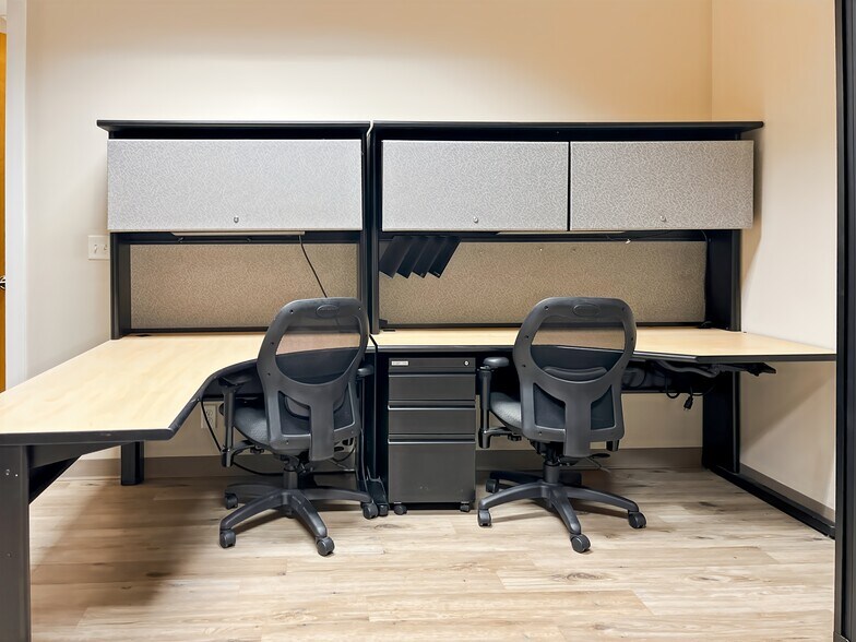 More Photos Of 300 E University Ave, Gainesville Coworking Space