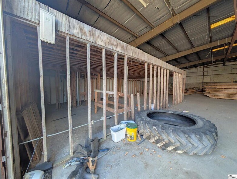 More Photos Of 830 Carter St, Winnsboro Industrial For Sale