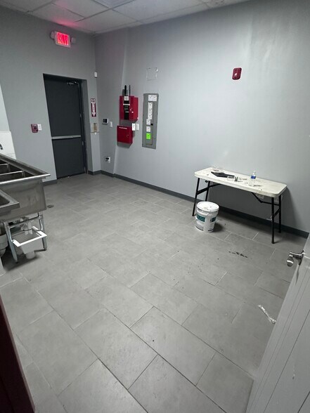 More Photos Of 1103 Goffle Rd, Hawthorne Storefront For Lease