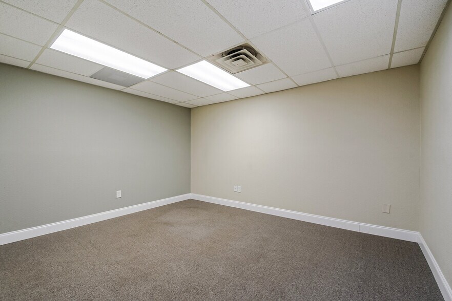 More Photos Of 440 Plumosa Ave, Casselberry Warehouse For Lease