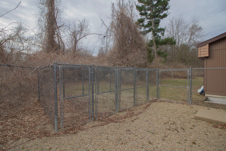 More Photos Of 32251 E Red Arrow Hwy, Paw Paw Veterinarian Kennel For Sale