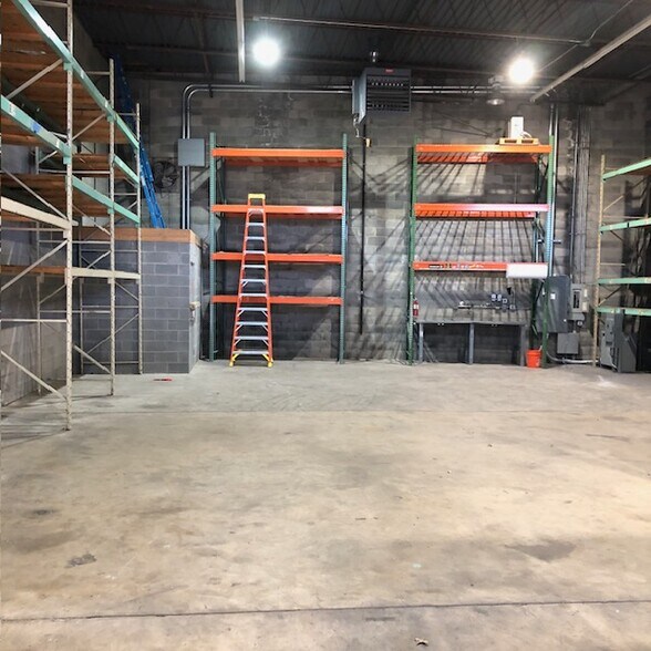 More Photos Of 114 Oakgrove Rd, Sterling Warehouse For Sale