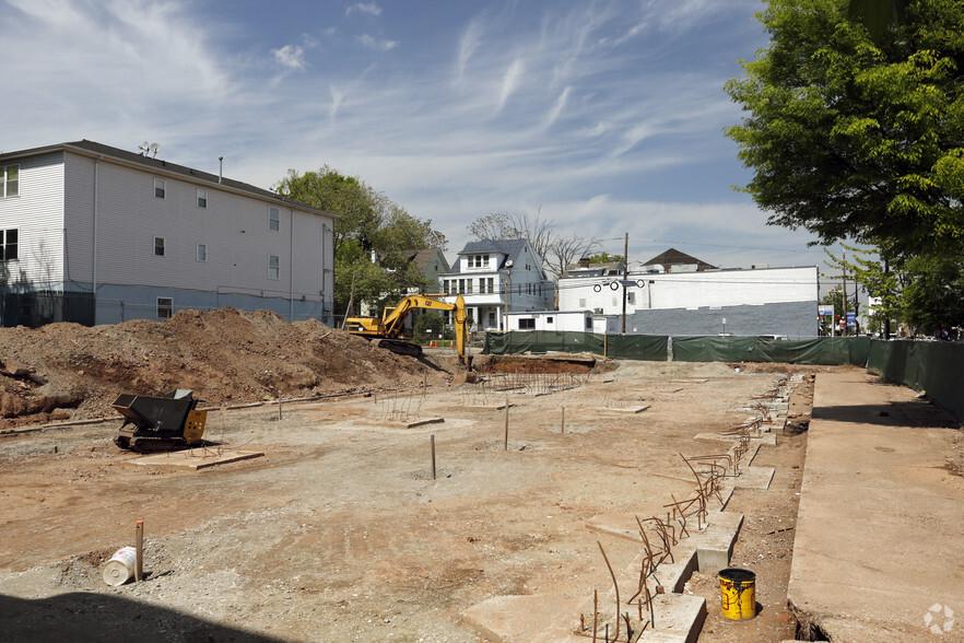 Primary Photo Of 1041 Bergen St, Newark Apartments For Lease