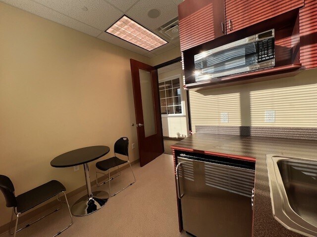 More Photos Of 246 Hamburg Tpke, Wayne Medical For Sale