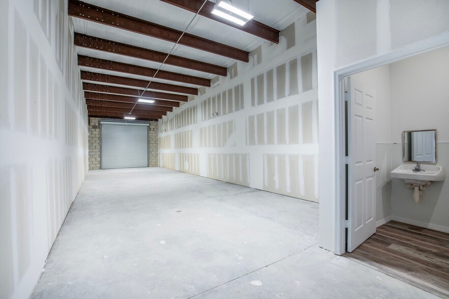 More Photos Of 460 NW Stadium Blvd, Port Saint Lucie Light Distribution For Lease