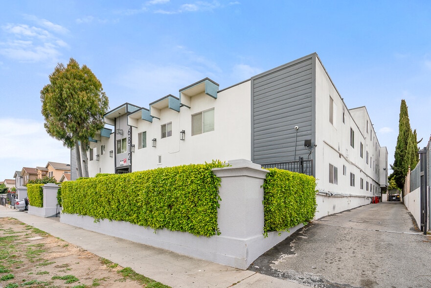 More Photos Of 6812 11th Ave, Los Angeles Apartments For Sale