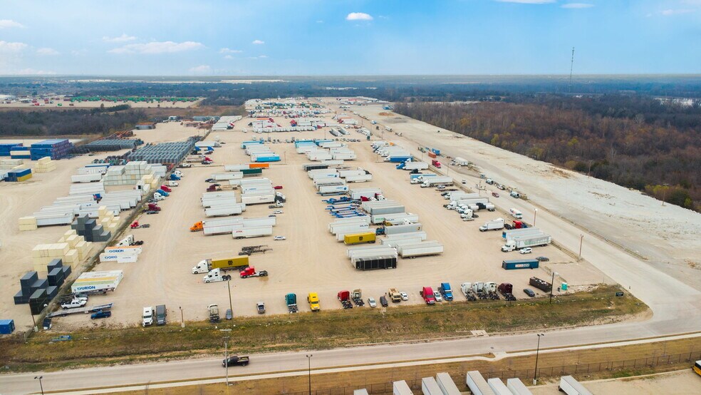 More Photos Of 1600 Fulghum, Hutchins Land For Lease