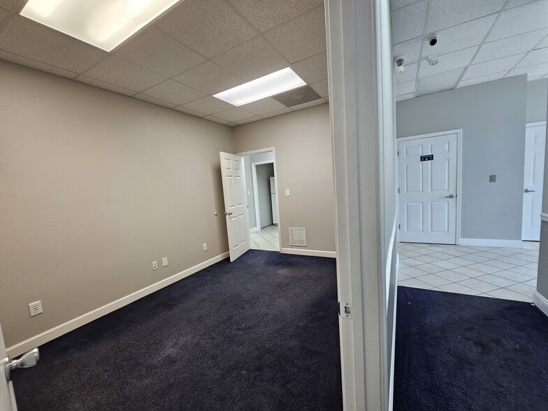 More Photos Of 913 Gulf Breeze Pky, Gulf Breeze Storefront Retail Office For Sale