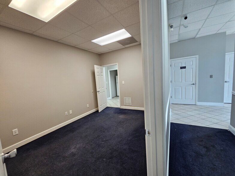 More Photos Of 913 Gulf Breeze Pky, Gulf Breeze Storefront Retail Office For Sale