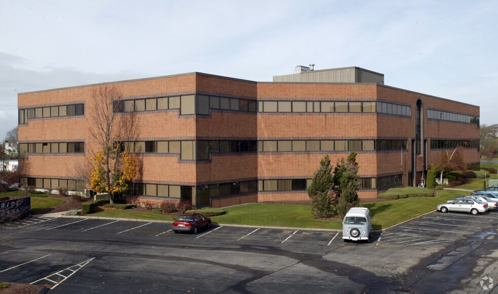 More Photos Of 2 Corporate Pl, Middletown Office For Lease