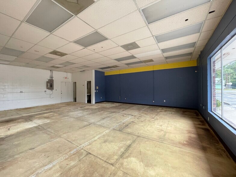 More Photos Of 3729-3749 W University Ave, Gainesville General Retail For Lease