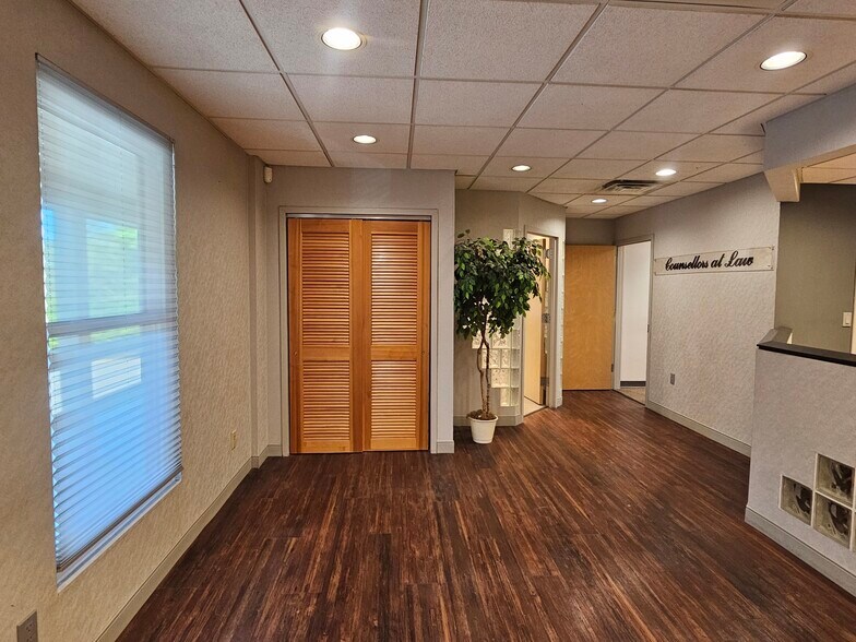 More Photos Of 202 E Main St, Huntington Medical For Lease
