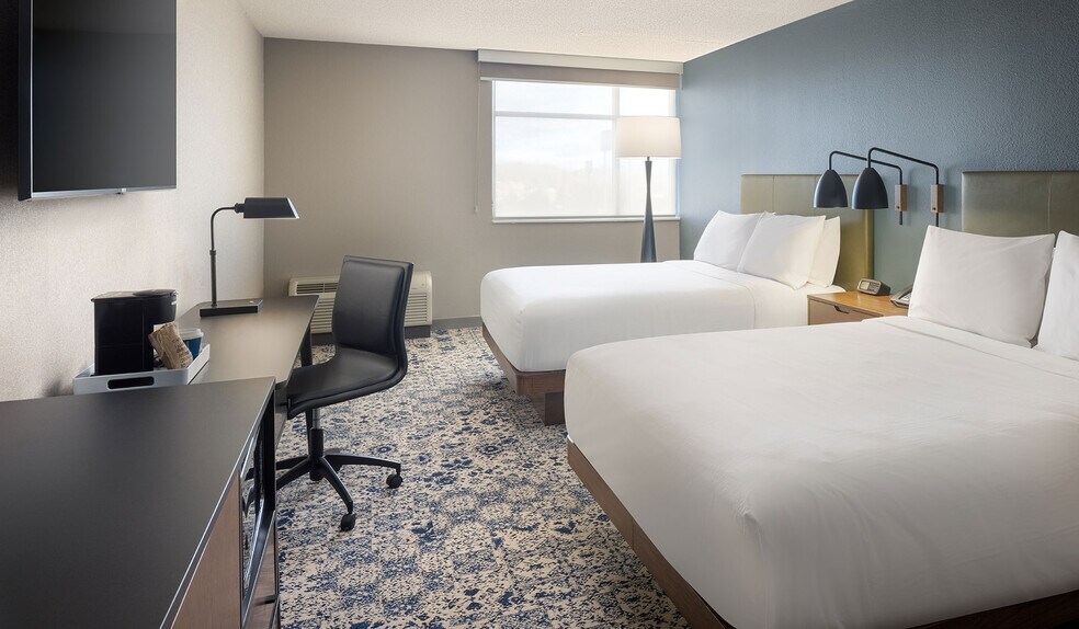 More Photos Of 4960 Towne Centre Rd, Saginaw Hotel For Sale