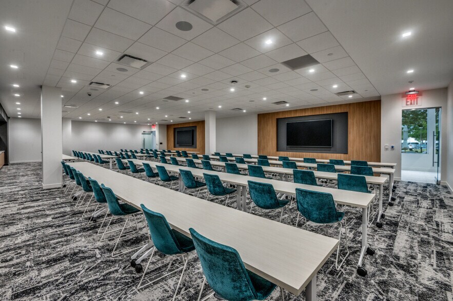 More Photos Of 8900 Freeport Pky, Irving Office For Lease