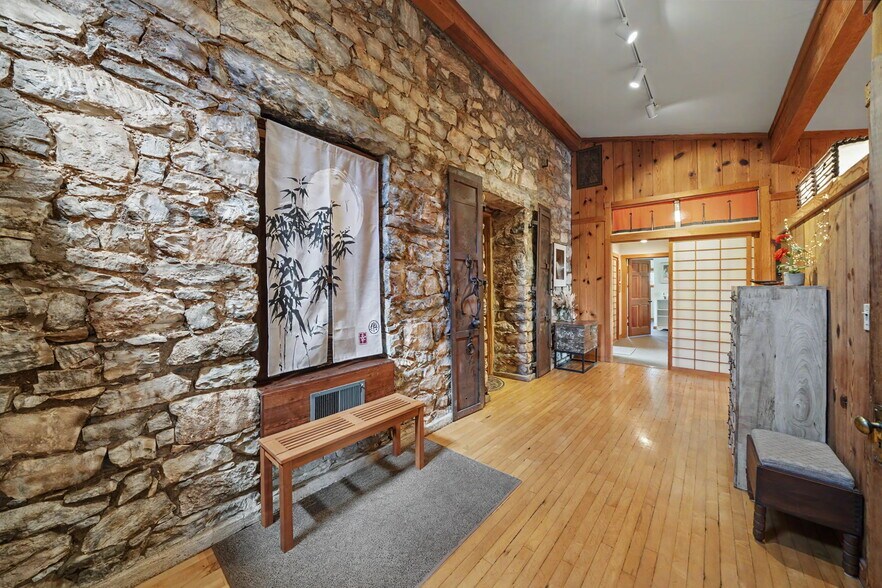 More Photos Of 21376 Consolation St, Volcano Specialty For Sale