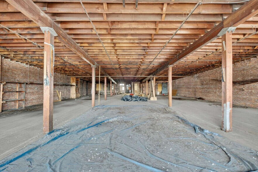 More Photos Of 610 Monroe St, Toledo Storefront Retail Residential For Sale