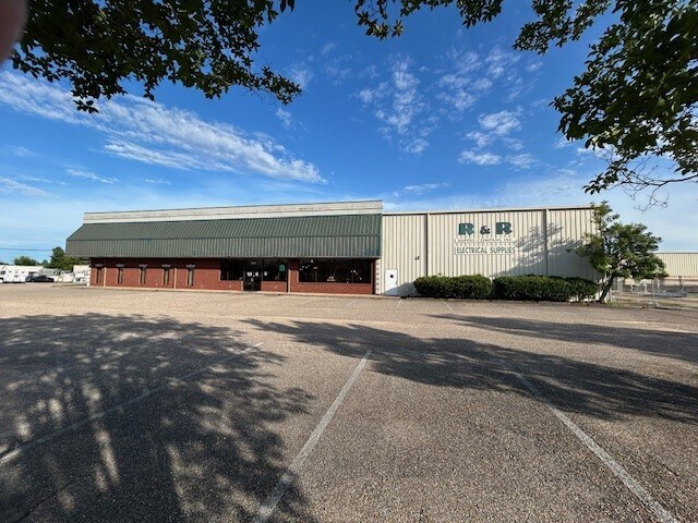 Primary Photo Of 830 Plantation Way, Montgomery Freestanding For Sale